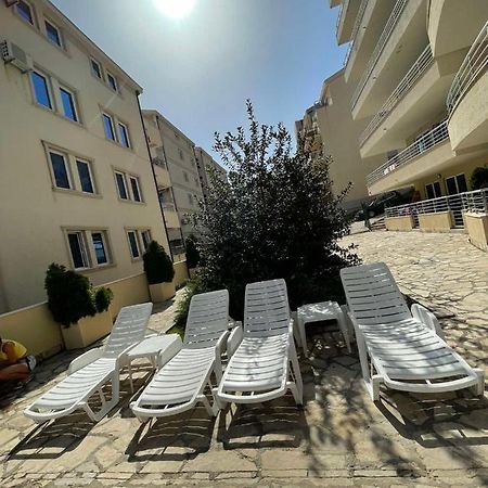 Charm Appartement Petrovac Buitenkant foto