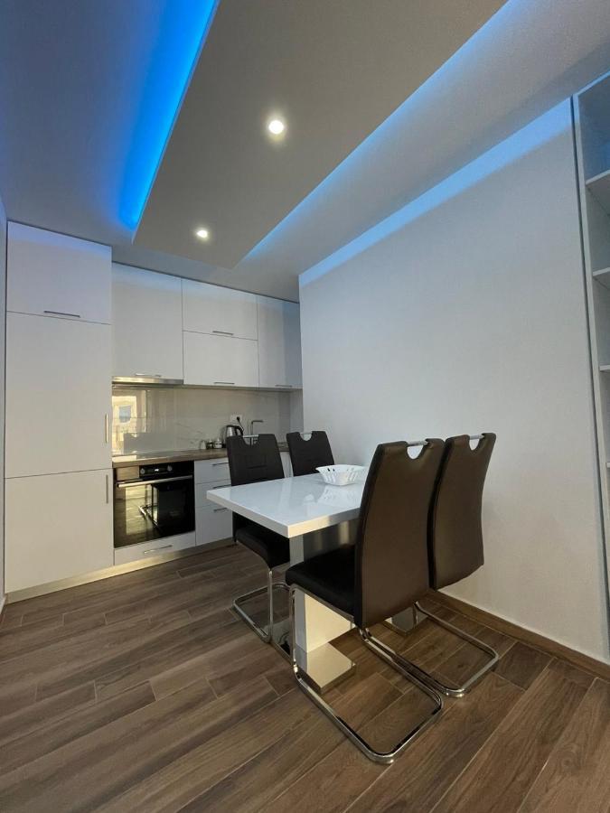 Charm Appartement Petrovac Buitenkant foto
