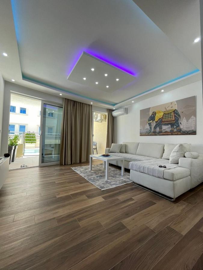 Charm Appartement Petrovac Buitenkant foto
